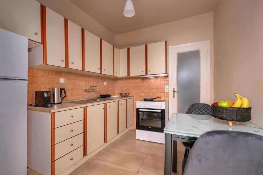 Peaceful 2 Bedroom In Glyfada Center Atenas Exterior foto