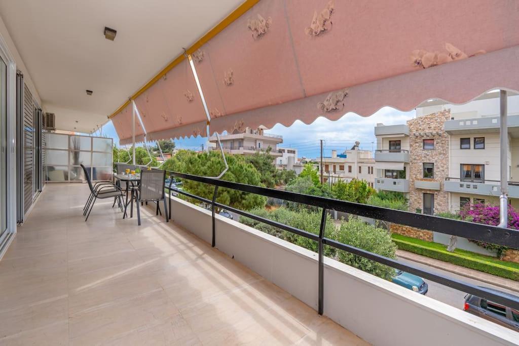 Peaceful 2 Bedroom In Glyfada Center Atenas Exterior foto