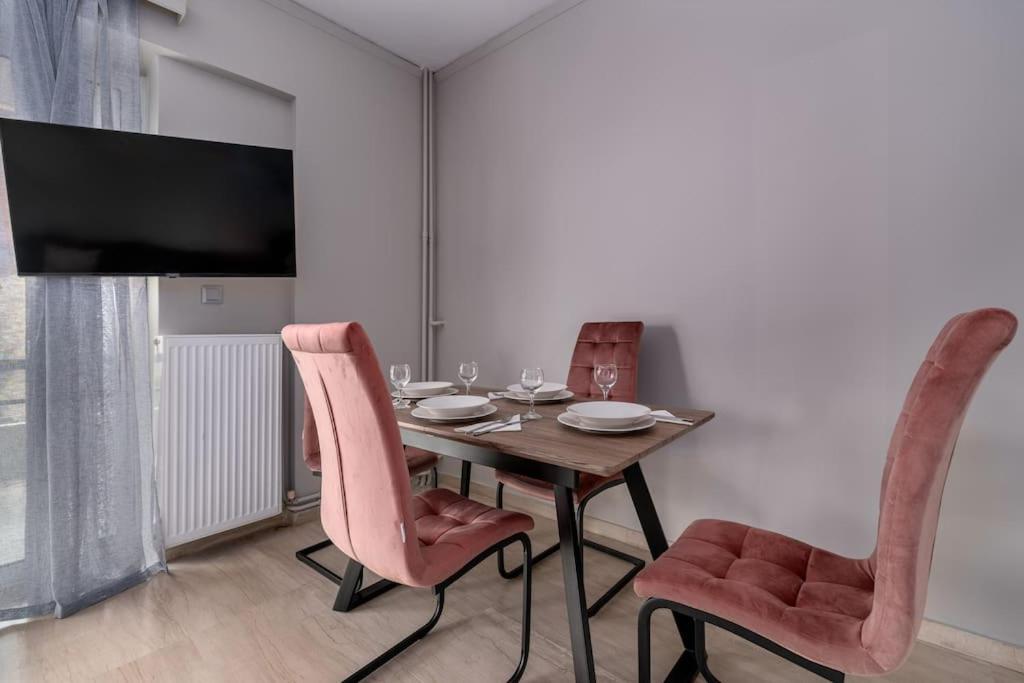 Peaceful 2 Bedroom In Glyfada Center Atenas Exterior foto