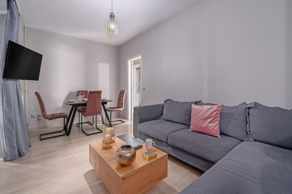 Peaceful 2 Bedroom In Glyfada Center Atenas Exterior foto