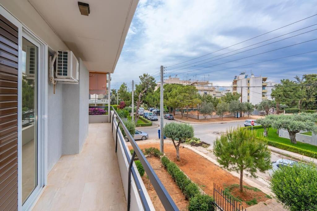 Peaceful 2 Bedroom In Glyfada Center Atenas Exterior foto
